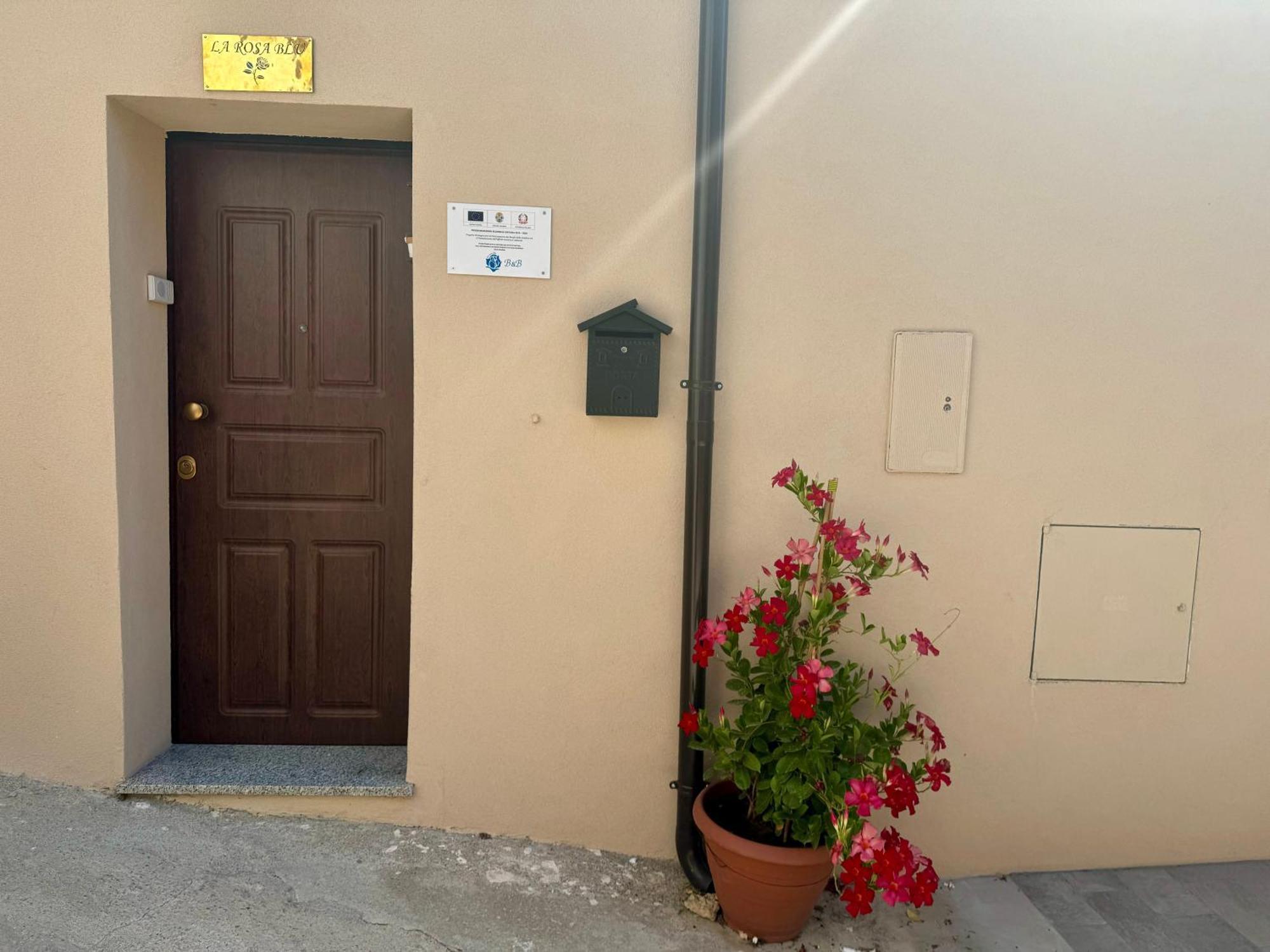Bed and Breakfast La Rosa Blu Gerace Exterior foto